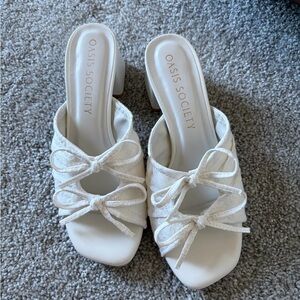 Oasis society white emerald heels